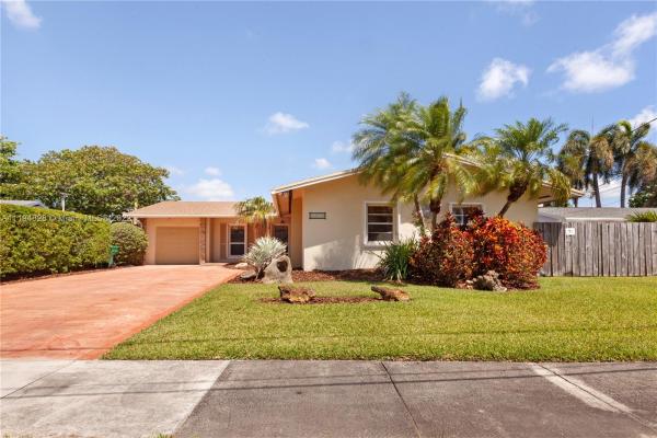 Bel Aire, 20330 Bel Aire Dr, Cutler Bay, Florida 33189, image 2