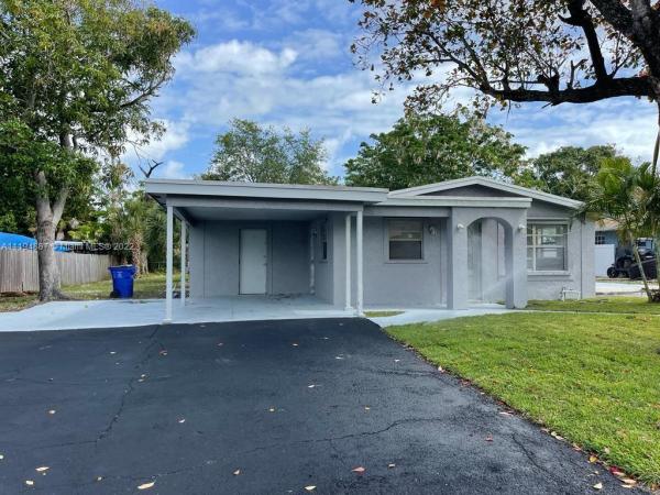 Palm Crest Gardens, 249 SW 2nd St, Deerfield Beach, Florida 33441, image 1