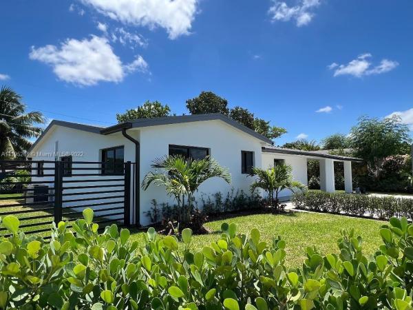 Highland Manor, 570 NE 178th St, North Miami Beach, Florida 33162, image 2