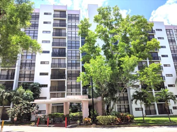 Plaza Of The Americas, 17011 N Bay Rd #114, Sunny Isles Beach, Florida 33160, image 2