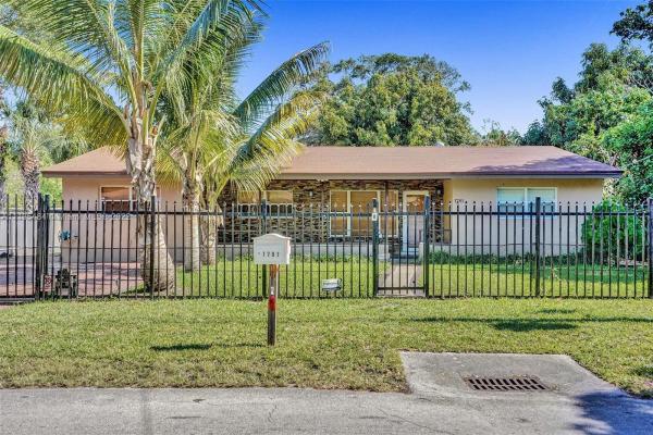Arch Creek Estates, 1781 NE 145th St, Golden Glades, Florida 33181, image 2