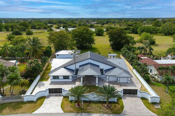 Calusa Club Estates, 9410 E Calusa Club Dr, The Crossings, Florida 33186, image 2