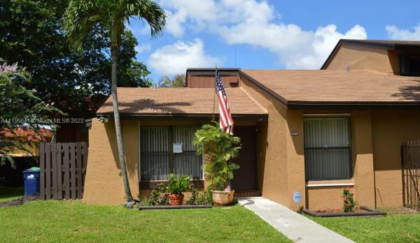 Woodgate West, 6958 SW 128th Pl #6958, Kendale Lakes, Florida 33183, image 2