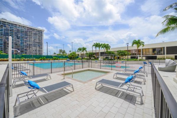 Brickell Place, 1925 Brickell Ave #D1913, Miami, Florida 33129, image 2