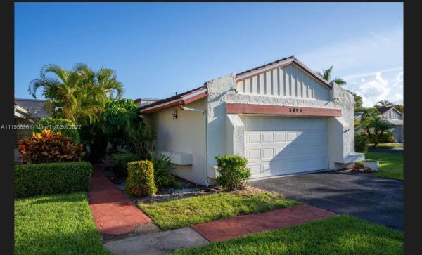 Villas Of Monterey At Indian Spring, 5695 Ainsley Ct, Boynton Beach, Florida 33437, image 1