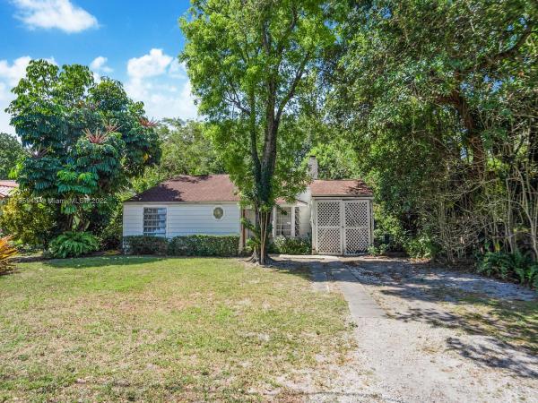 Biscayne Lawn, 1002 NE 117th St, Biscayne Park, Florida 33161, image 1