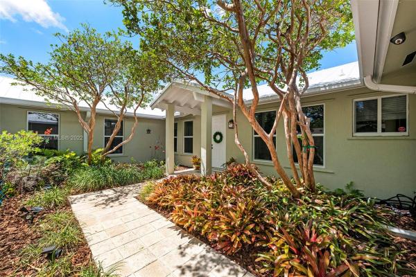 Pine Needle Manors, 10441 SW 123rd St, Kendall, Florida 33176, image 2