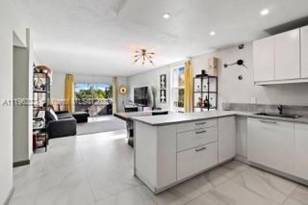 Dadeland Grove, 6902 N Kendall Dr #E401, Pinecrest, Florida 33156, image 1