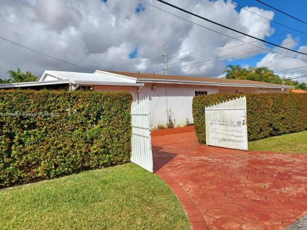 Coral Villas, 6201 SW 27th St, Coral Terrace, Florida 33155, image 2