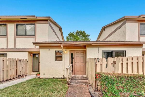 Country Squire Townhomes, 3050 NW 106th Ave #4, Sunrise, Florida 33322, image 1