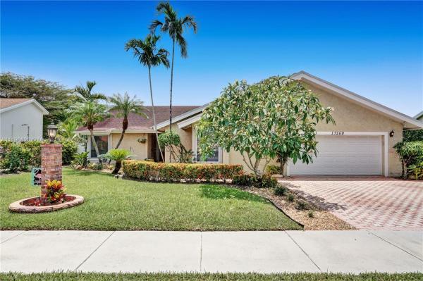 Calusa Club Estates, 13260 SW 96th Ter, The Crossings, Florida 33186, image 2