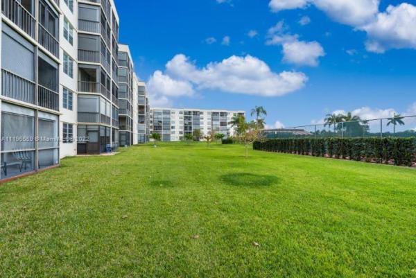 Hollybrook Golf & Tennis Club, 9200 N Hollybrook Lake Dr #304, Pembroke Pines, Florida 33025, image 1