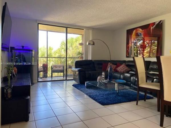 Fox Chase, Fountainebleau, Florida 33126, image 1