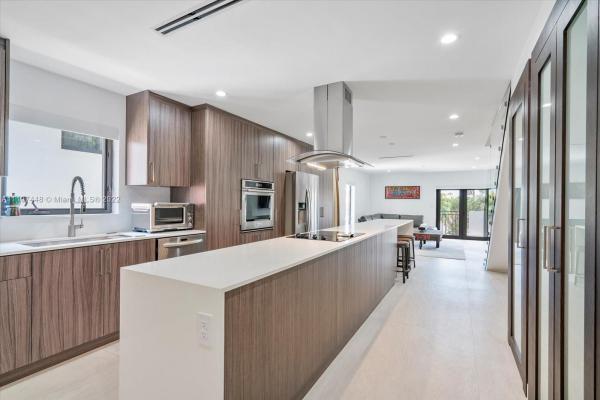 Gables Harbour, 6901 Edgewater Dr #310, Coral Gables, Florida 33133, image 1