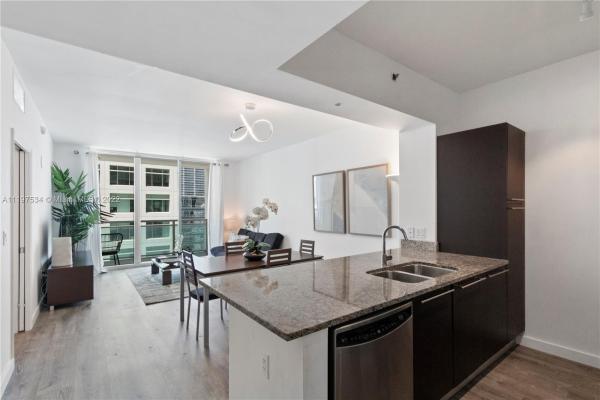 The Plaza On Brickell East, 950 Brickell Bay Dr #1802, Miami, Florida 33131, image 2