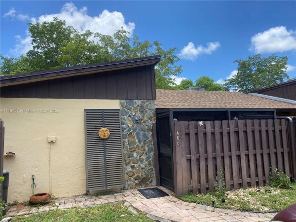 Villas At Carriage Hills Lakeside, 406 Briarwood Cir #3-22, Hollywood, Florida 33024, image 2