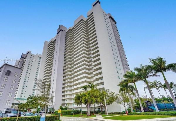 One Fifty One At Biscayne, 14951 Royal Oaks Ln #1002, North Miami, Florida 33181, image 2