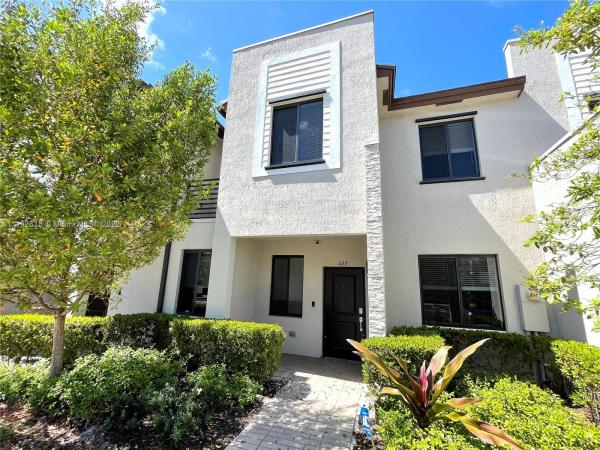 Las Ramblas At Via Ventura, 327 NE 208th Ter #327, Ives Estates, Florida 33179, image 2