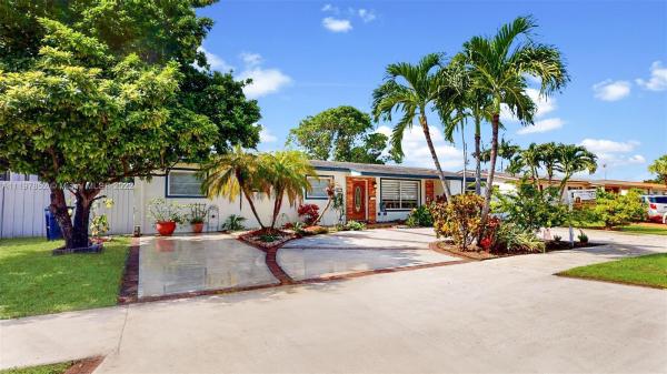 Coral Gardens, 9370 SW 25th St, Westchester, Florida 33165, image 2