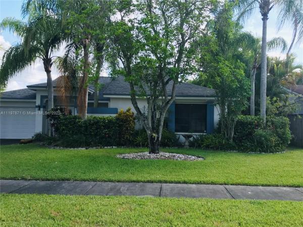 Homestead Lakes Farmlife West, 903 Cardinal Pl, Homestead, Florida 33035, image 1