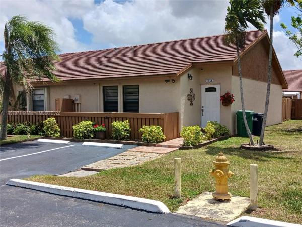 Tamiami Lakes Townhomes, 13430 SW 17th Terrace Cir N, Tamiami, Florida 33175, image 1