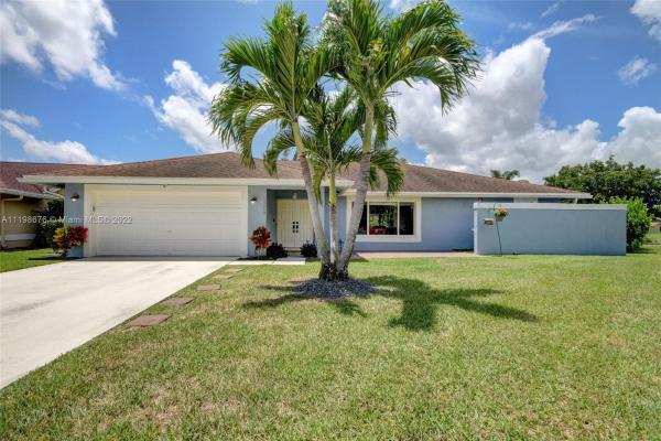 Sugar Pond Manor, 13969 Barberry Ct, Wellington, Florida 33414, image 2