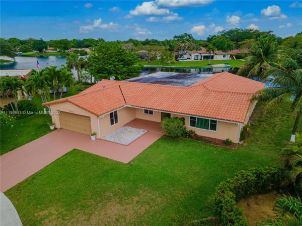 Miami Lakes Residential, 7357 Sabal Dr, Miami Lakes, Florida 33014, image 2