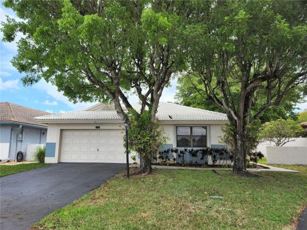 Waterford Patio Homes, 15180 Bristol Ln, Davie, Florida 33331, image 1