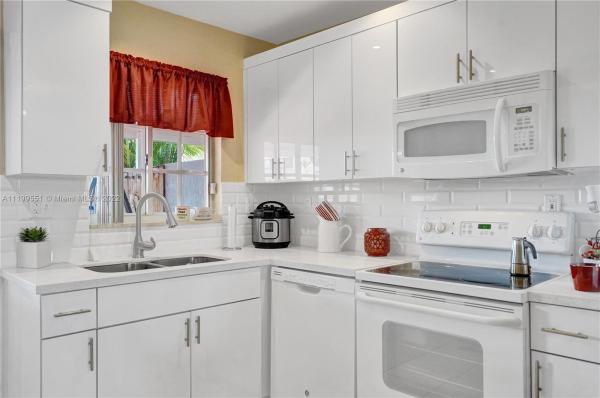 Gratigny Villas, 2860 W 80th St #116-12, Hialeah, Florida 33018, image 1