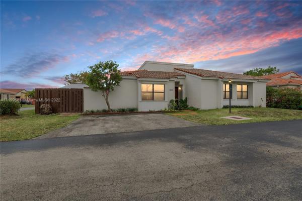 Poinciana Pointe, 8900 SW 5th Ter, Fountainebleau, Florida 33174, image 1