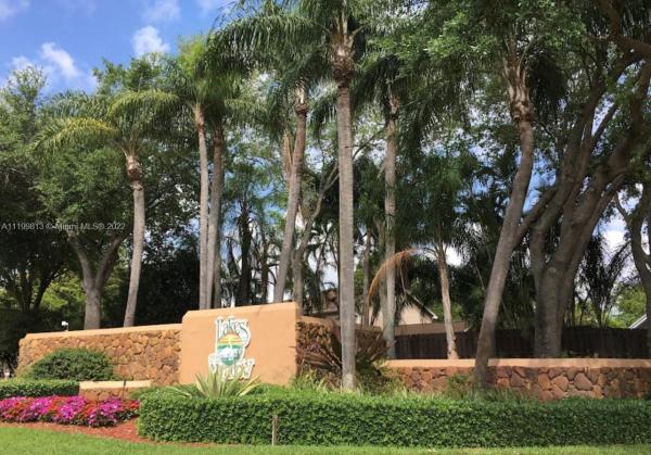 Lakes Of The Meadow, 5037 SW 148th Pl, Kendall West, Florida 33185, image 2