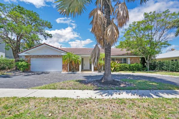 Kings Court, 365 NE 3rd St, Boca Raton, Florida 33432, image 1
