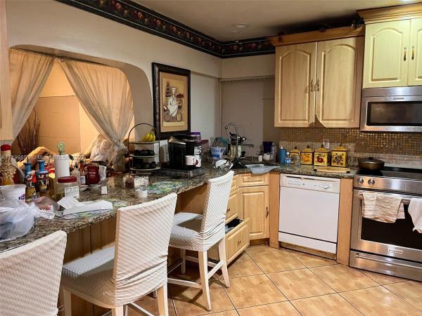 Palm Beach Lakes South, 212 S Robbins Dr, West Palm Beach, Florida 33409, image 2