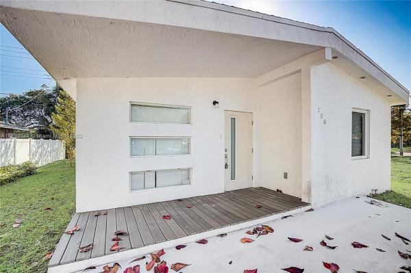 Hunters Manor, 700 NW 17th Ter, Pompano Beach, Florida 33069, image 1