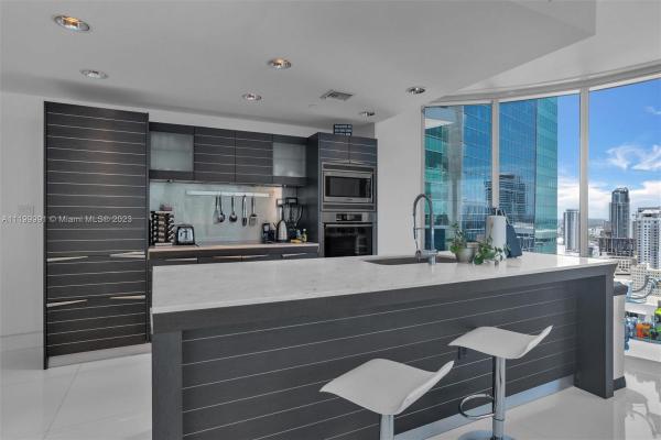 Epic Hotel & Residences, 200 Biscayne Boulevard Way #4201, Miami, Florida 33131, image 2