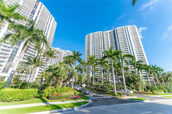 South Tower At The Point, 21055 NE 37th Ave #2205, Aventura, Florida 33180, image 2