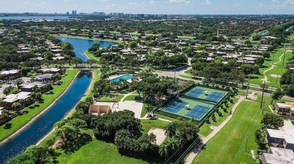 Village Of Sandalwood Lakes, 120 1st Way, West Palm Beach, Florida 33407, image 2
