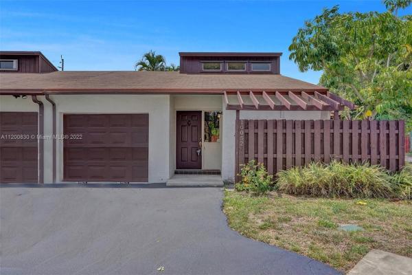 Quincey Park, 10052 SW 16th St, Pembroke Pines, Florida 33025, image 1