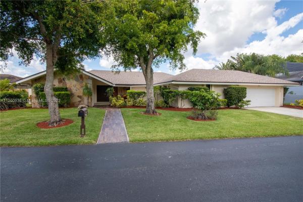 Jacaranda Royal, 353 Jacaranda Dr, Plantation, Florida 33324, image 1