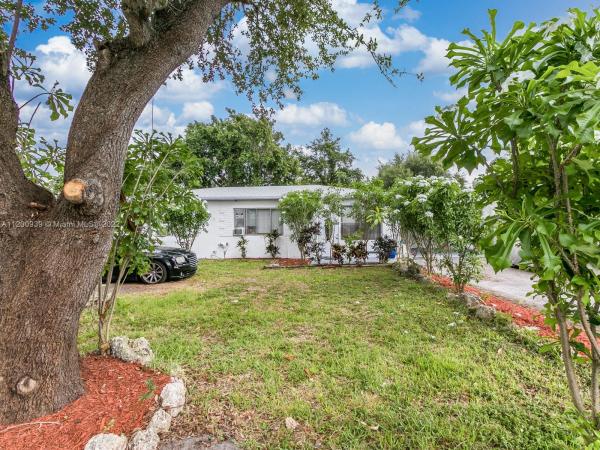 Beverly Park, 6025 Wiley St, Hollywood, Florida 33023, image 2