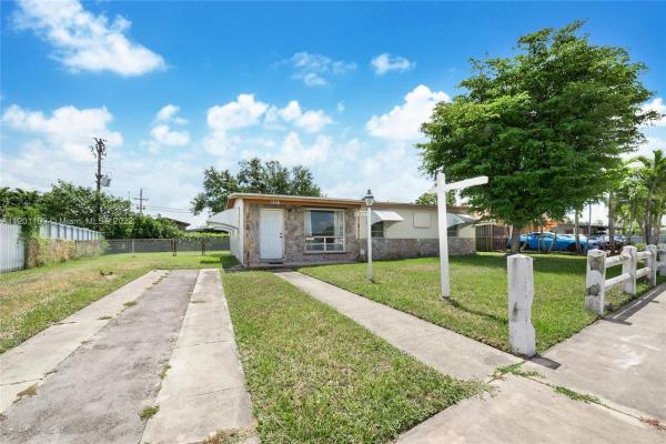 Westwood Lakes Residential, 4901 SW 112th Ct, Westwood Lakes, Florida 33165, image 2