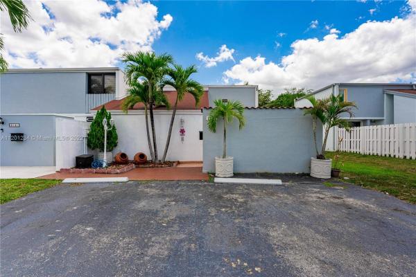 Greenway Lakes, 2151 SW 122nd Ct #2151, Tamiami, Florida 33175, image 1