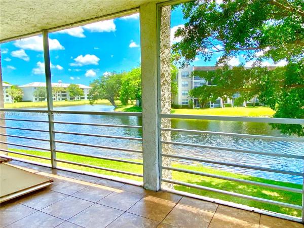 Lagoon Place, 9230 Lagoon Pl #217, Davie, Florida 33324, image 2