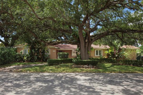 Pinecrest Residential, 8390 SW 132nd St, Pinecrest, Florida 33156, image 2
