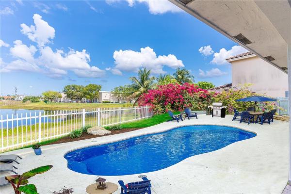 4041 SW 148th Pl, Unincorporated Dade County, Florida 33185, image 2