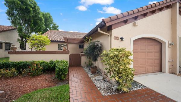 Kings Court West, 8553 SW 113th Ct, Kendall, Florida 33173, image 1