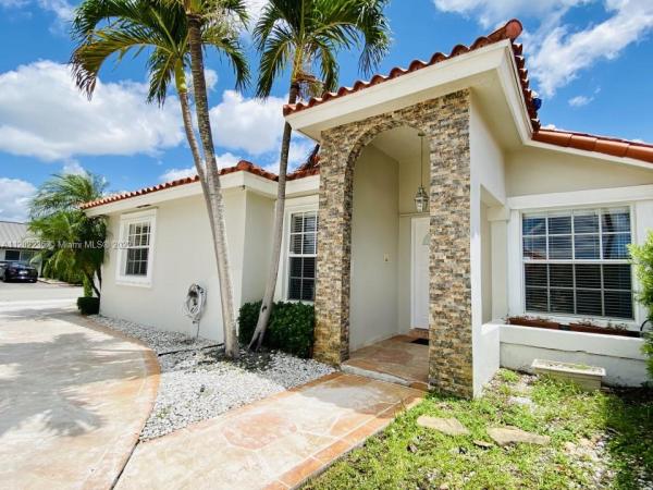 1011 SW 139th Ct, Unincorporated Dade County, Florida 33184, image 2