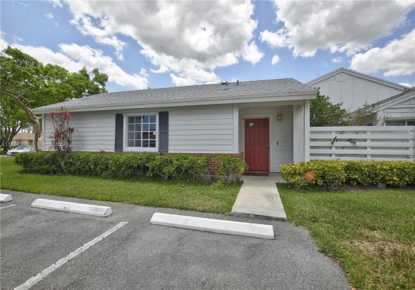 Village Homes At Country Walk, 13776 149th Circle Ln #3, Country Walk, Florida 33186, image 2