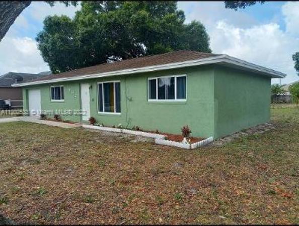 602 NW Cardinal Dr, Florida 34983, image 2