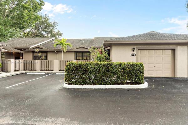 Bonaire Village At Woodmont, 7560 NW 79th Ave #V2, Tamarac, Florida 33321, image 1